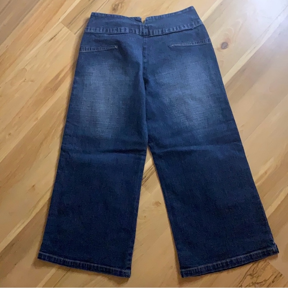 BEBE Cropped Flare Denim Jeans - Picture 6 of 8
